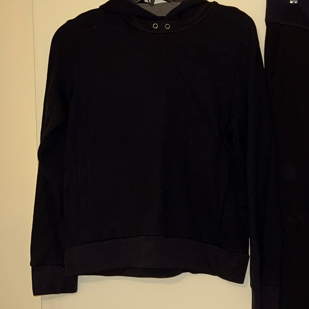 Women’s Theory medium black hooded sweatshirt